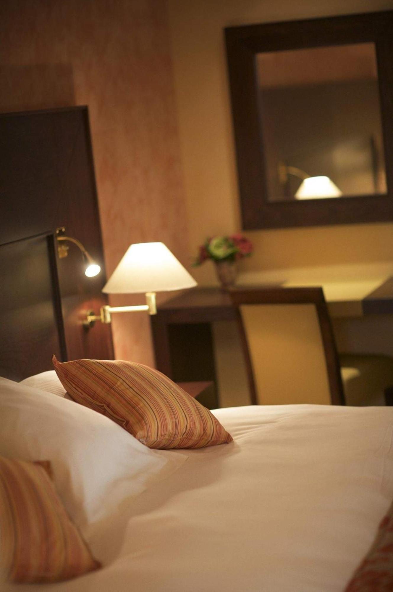 Hotel & Restaurants - Maison Chabran Pont-de-l'Isere Ngoại thất bức ảnh