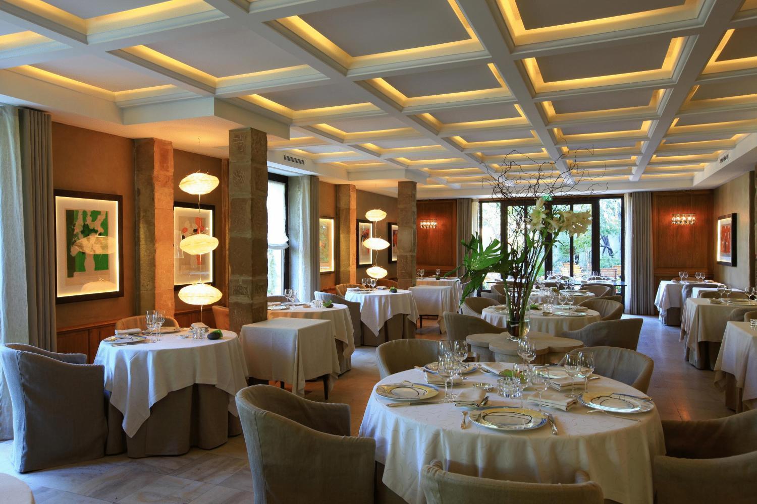 Hotel & Restaurants - Maison Chabran Pont-de-l'Isere Nhà hàng bức ảnh